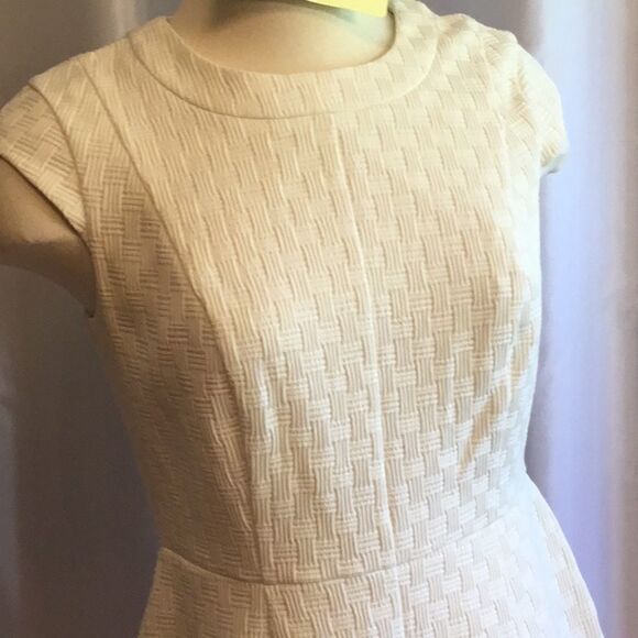 Off white dress in size 4 in basket weave design by WORTHINGTON - Picture 6 of 12